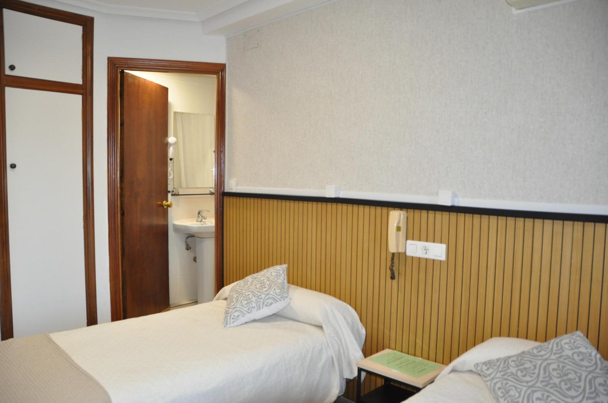 Hostal Ramon Y Cajal Валадоид Екстериор снимка
