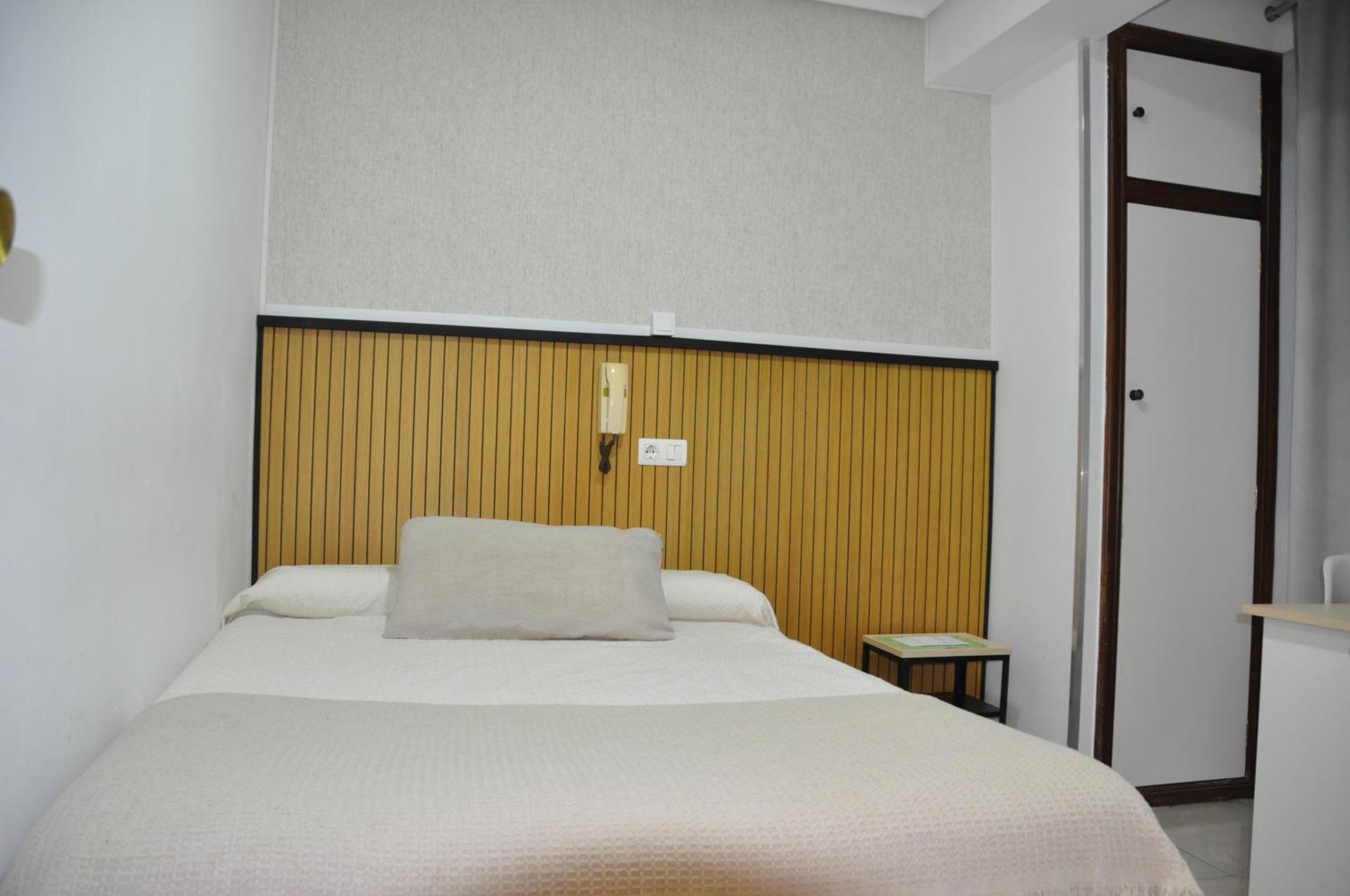 Hostal Ramon Y Cajal Валадоид Екстериор снимка