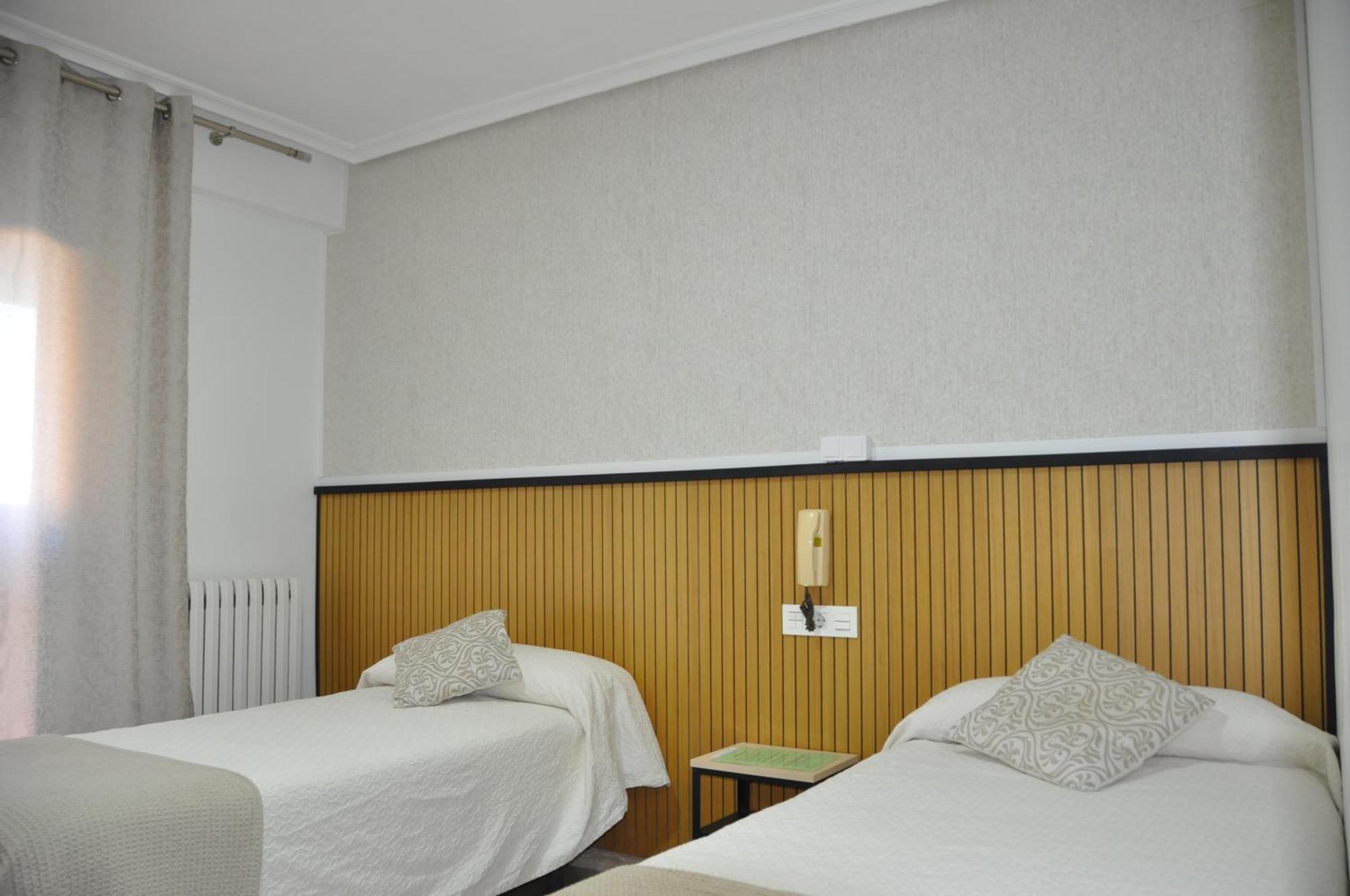 Hostal Ramon Y Cajal Валадоид Екстериор снимка