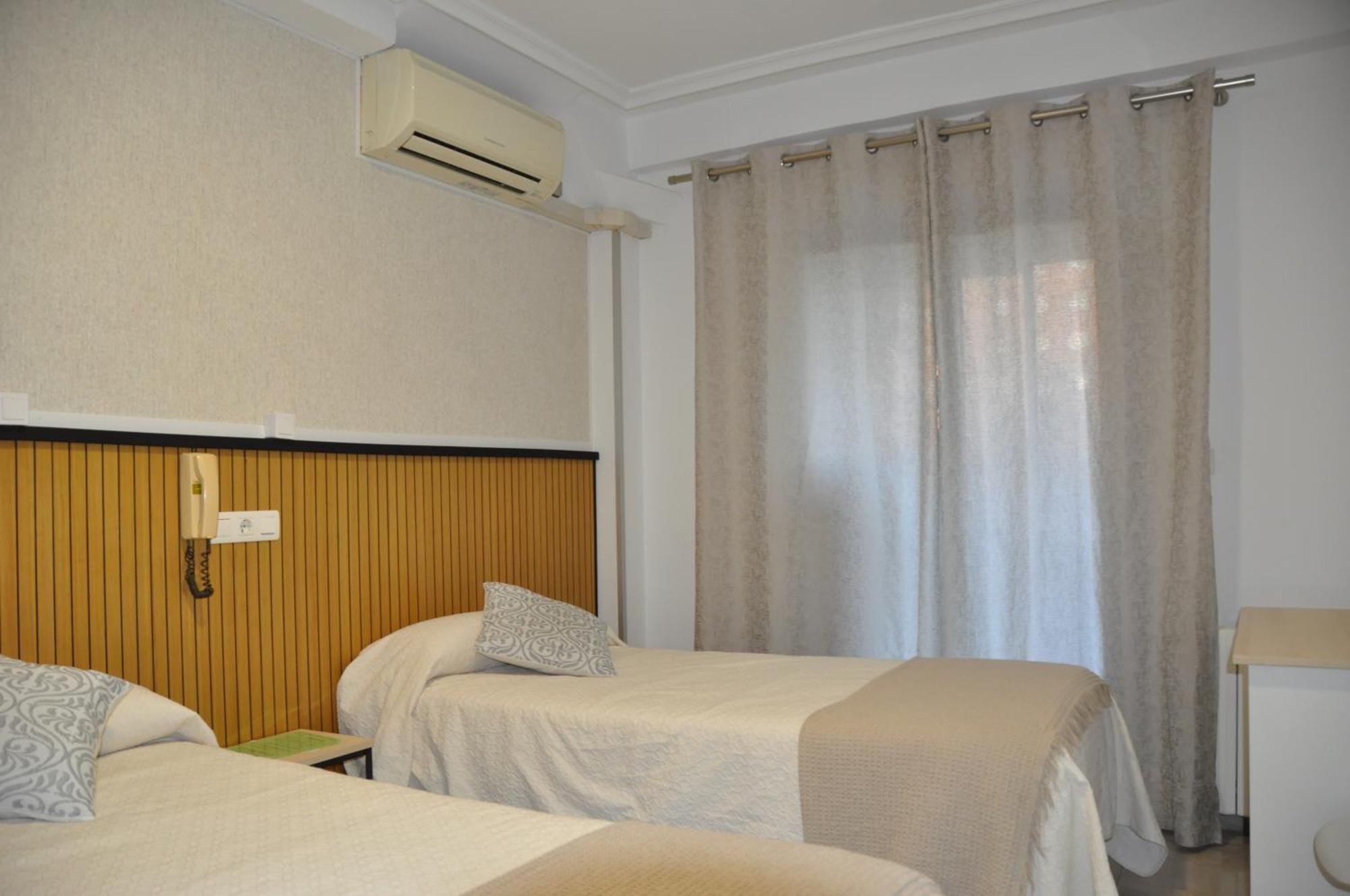 Hostal Ramon Y Cajal Валадоид Екстериор снимка