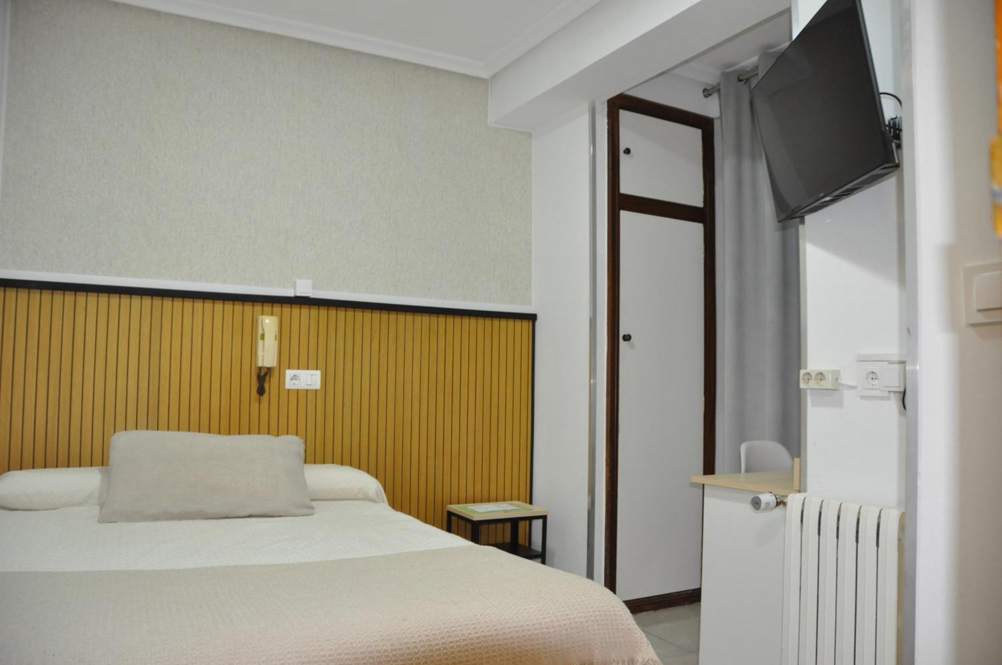 Hostal Ramon Y Cajal Валадоид Екстериор снимка
