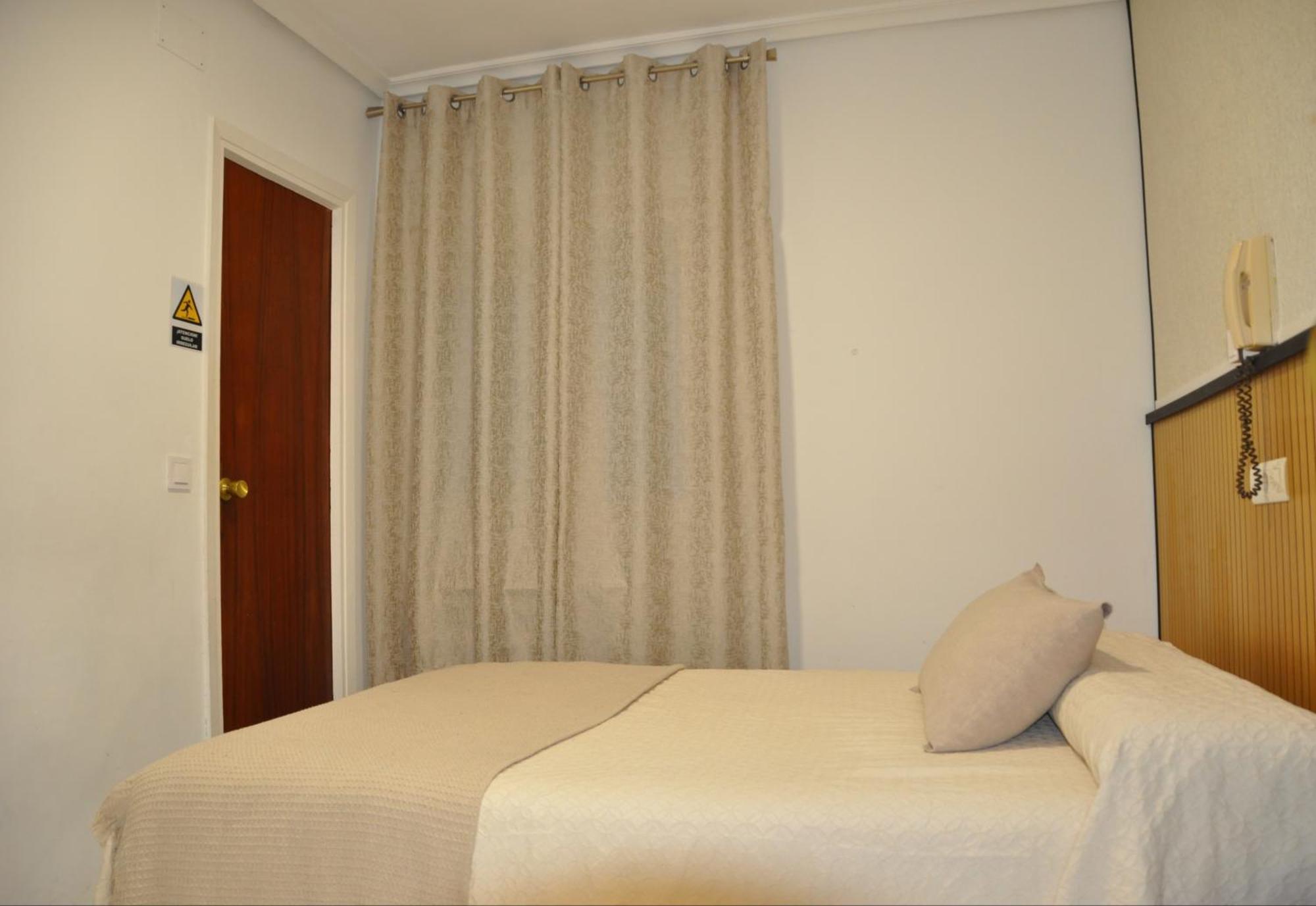 Hostal Ramon Y Cajal Валадоид Екстериор снимка