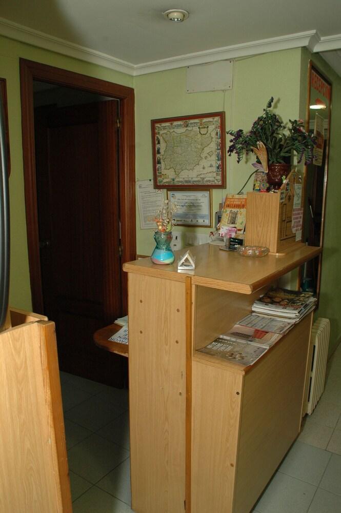 Hostal Ramon Y Cajal Валадоид Екстериор снимка